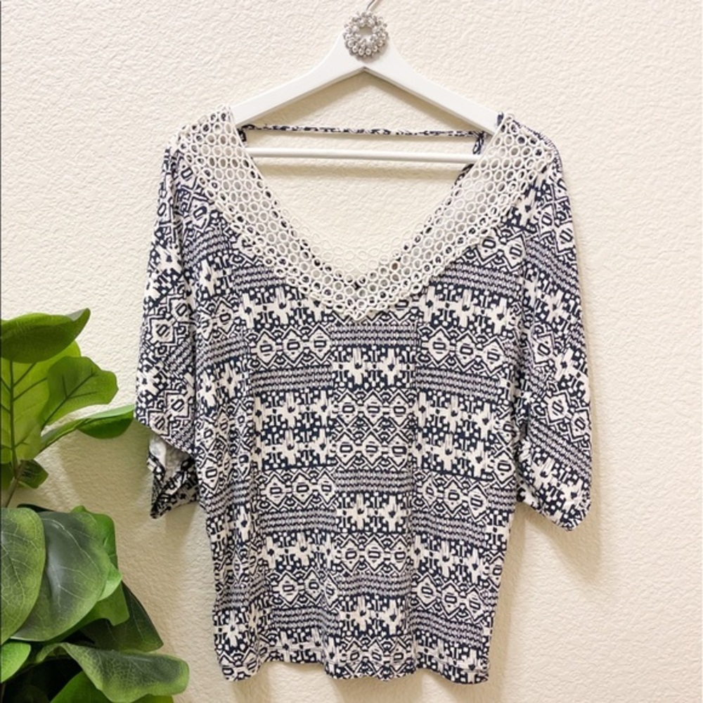 YUNI LOS ANGELES • Short Sleeve Top